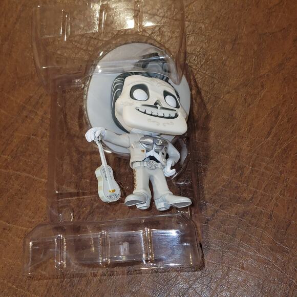 Funko Pop! Vinyl Pixar Coco Ernesto de la Cruz #304 New open box - Picture 6 of 9